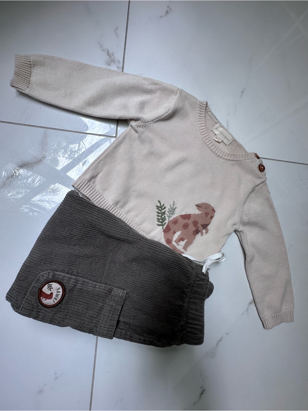 Elegant baby set DINO PRINTED ORGANIC FLEECE SWEATSHIRT + CARGO PANT SET 12-18 m
